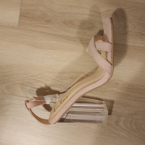 High heels - Picture 2 of 2